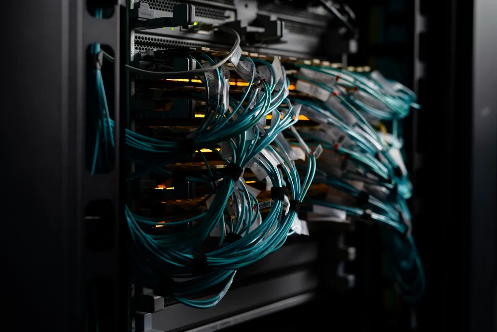 article-data-center-cross-connects-its-challenges-and-opportunities