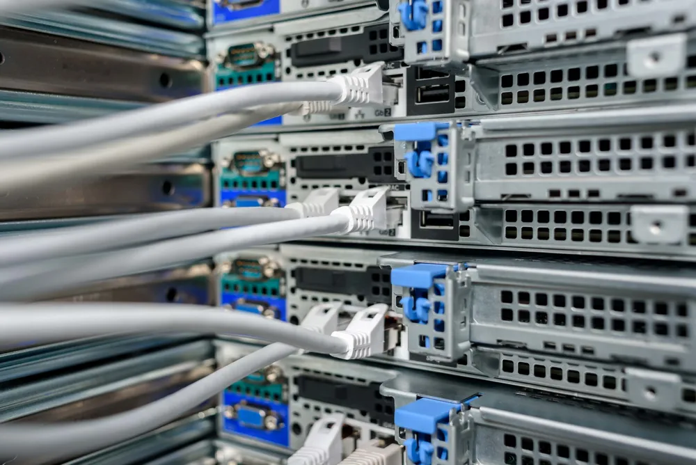 article-reasons-to-consider-when-selecting-dedicated-servers-vs-vps-hosting