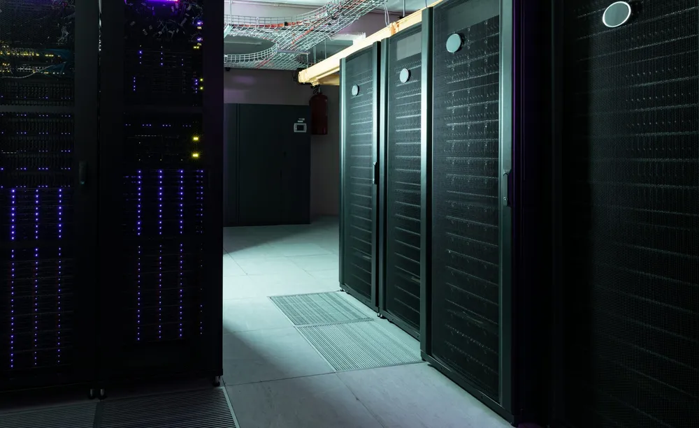 article-the-benefits-of-integrating-managed-services-with-data-center-colocation-min
